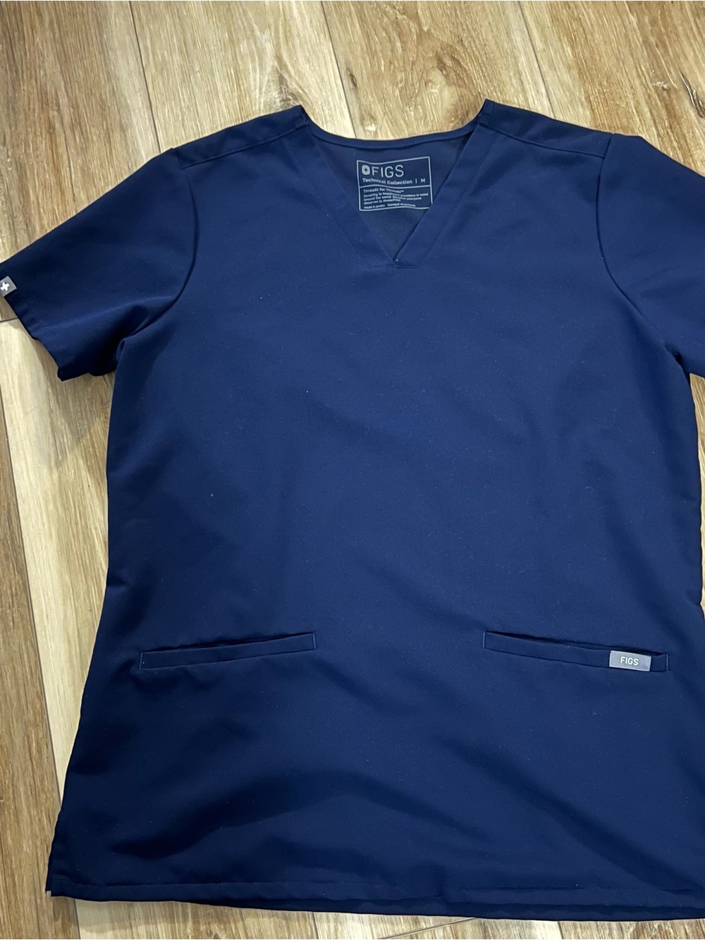 FIGS Navy Blue Casma Three-Pocket Scrub Top - Size Medium